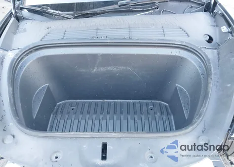 2024 Tesla Model Y Long Range Dual Motor All-Wheel Drive z USA, uszkodzony, nr VIN 7SAYGDEE5RA288283